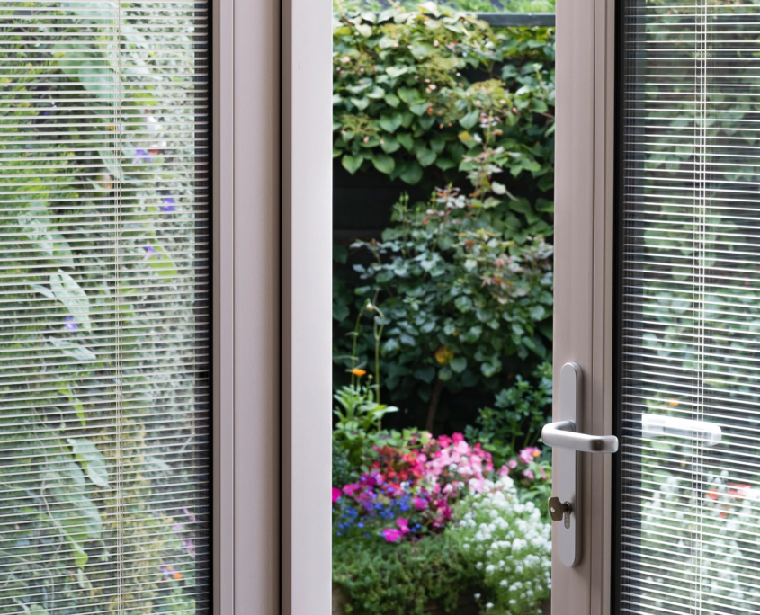 aluminium deuren bij koster glas en kozijnen.