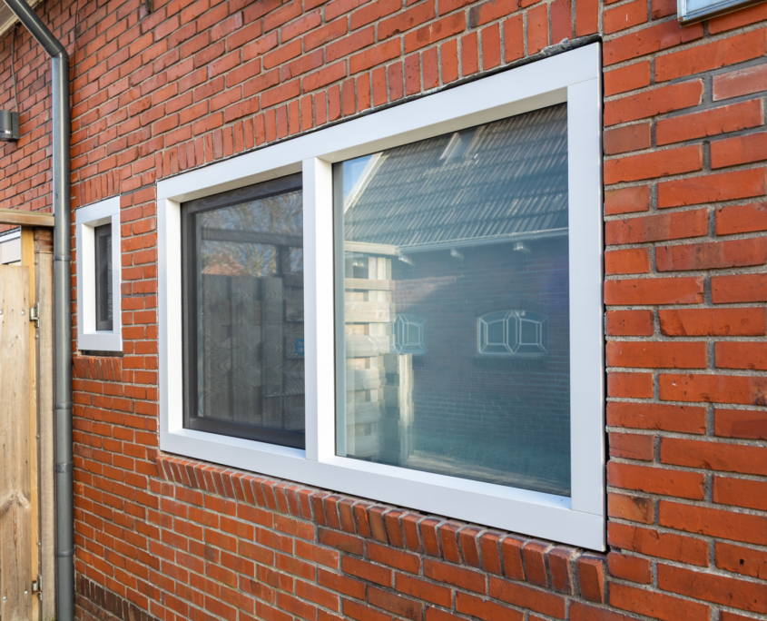 Kunststof kozijnen en voordeur in Bedum Kunststof kozijnen en voordeur in Bedum